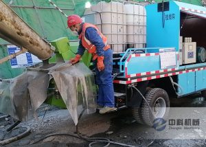 中水电车载混凝土湿喷台车施工现场